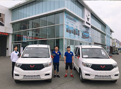 طلب قسم ما بعد البيع في مصنع ضاغط الهواء اللولبي الموفر للطاقة Quanwei عددا من سيارات Wuling الجديدة